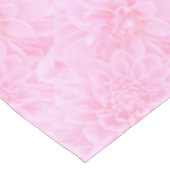 柔らかいピンクのダリア テーブルクロス (アングル)