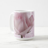 柔らかいピンクのバラの花 コーヒーマグカップ (正面左)