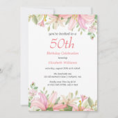 柔らかいピンクのユリの誕生日の水色フローラ 招待状 (正面)