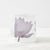 柔らかいピンクの蓮結婚花 フロストグラスマグカップ (正面左)
