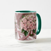 柔らかいピンク結婚のバラの花束 マグカップ (正面右)