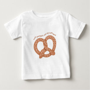 柔らかいプレッツェル ベビーTシャツ