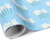 柔らかいミッドブルーの上に手書きの甘い白いヒナギク ラッピングペーパー (ロールコーナー)