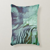 柔らかい彫刻とサテンと灰色がかった緑のモザイク アクセントクッション (正面(垂直))