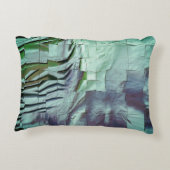 柔らかい彫刻とサテンと灰色がかった緑のモザイク アクセントクッション (裏面)