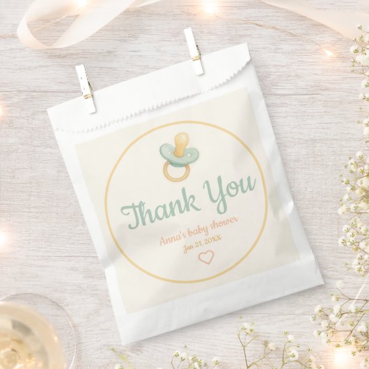 柔らかい水の色のベビーシャワー フェイバーバッグ (クリップ留めされた状態)