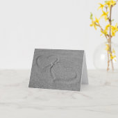 柔らかい灰色の砂のハート折り畳まれたグリーティングカード カード (黄色い花)