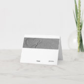 柔らかい灰色の砂のハート折り畳まれたグリーティングカード カード (裏面)