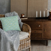 柔らかい緑のフローラと白い青色の黄色の花 クッション