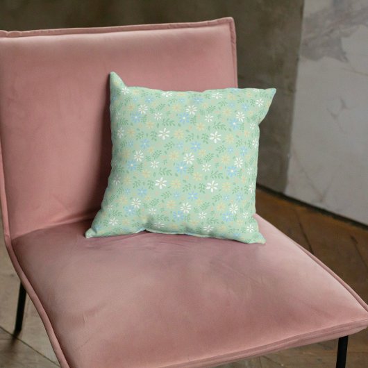 柔らかい緑のフローラと白い青色の黄色の花 クッション