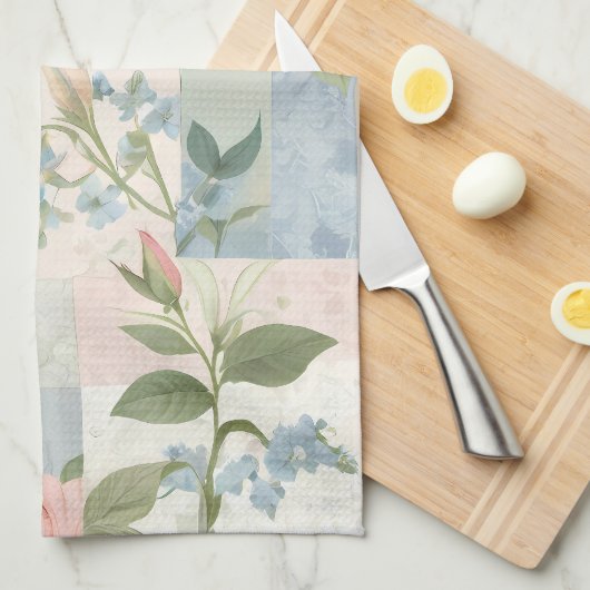 柔らかい繊細なフローラピンクと青のパッチワーク キッチンタオル (四つ折り)