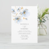 柔らかい繊細な埃っぽい青い金ゴールドの結婚花 招待状 (スタンド正面)
