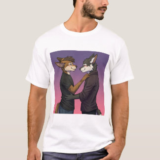 柔らかい視線:一瞬を共有する2匹のオオカミ Tシャツ