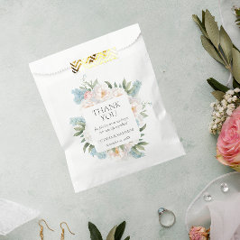 柔らかい青いピンク色の花結婚の フェイバーバッグ