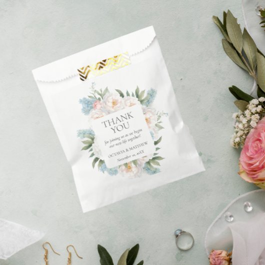 柔らかい青いピンク色の花結婚の フェイバーバッグ