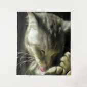 柔らかくて優しい毛と灰色の猫の毛 タペストリー (正面)