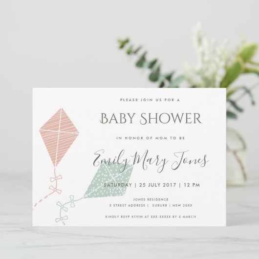 柔らかく繊細なピンクの青い凧のベビーシャワー 招待状 (スタンド正面)