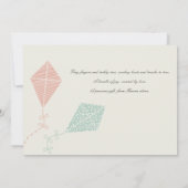 柔らかく繊細なピンクの青い凧のベビーシャワー 招待状 (裏面)