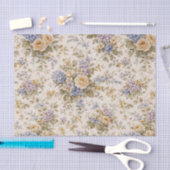 柔らかなアイボリーの庭の花開き 薄葉紙 (クラフト)