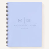 柔らかなソフトな空の淡いパステルベイビーブルーの色 ノートブック (正面)