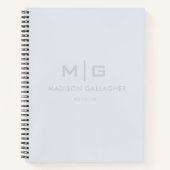 柔らかなソフトな空の淡いパステルベイビーブルーの色 ノートブック (正面)