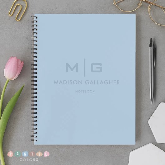 柔らかなソフトな空の淡いパステルベイビーブルーの色 ノートブック