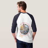 柔らかなパウズの猫たちに囲まれて始まる朝 二枚の写真 Tシャツ (裏面フル)
