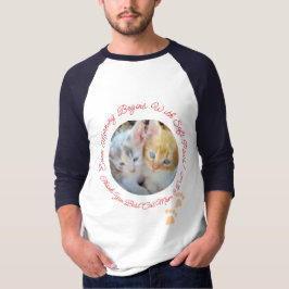 柔らかなパウズの猫たちに囲まれて始まる朝 二枚の写真 Tシャツ