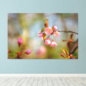 柔らかなピンクの優しい桜の花が春に咲く キャンバスプリント (インサイチュ (ウッドフロア))