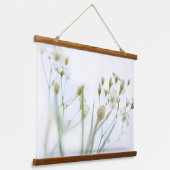 柔らかわいらしかな白い野花 吊り下げ型タペストリー (傾斜あり)