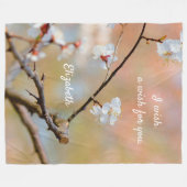 柔ら日本のかな梅 フリースブランケット (正面(横))