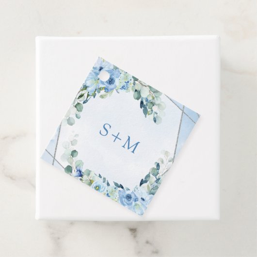 柔モダンらかいパステルブルー花シルバーイニシャル フェイバータグ (インサイチュ)