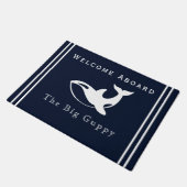 柔航海のらかいネイビーブルー沿岸の白いクジラ ドアマット (アングル)