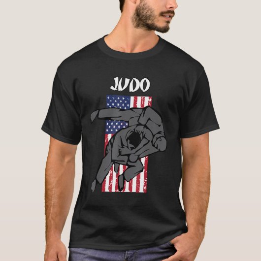 柔道のスパーリングデザインとエンブレムと米国国旗 Tシャツ (正面)