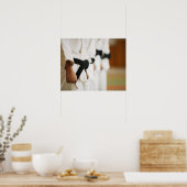 柔道道場のメンバーが並んだ ポスター (キッチン)