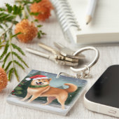 柴犬の犬が雪のクリスマス キーホルダー (正面右)