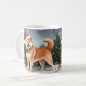 柴犬の犬が雪のクリスマス コーヒーマグカップ (正面左)