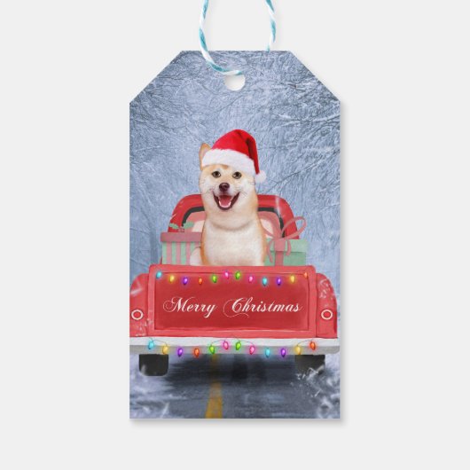柴犬の犬が雪の中でクリスマストラックに座って ギフトタグ (裏面)
