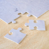 柴犬の犬が雪の中でクリスマストラックに座って ジグソーパズル (側面)