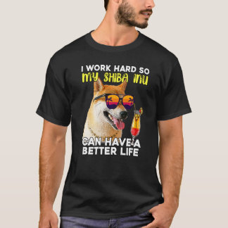 柴犬私は私の犬がより良いものを持つことができるように懸命を働く Tシャツ