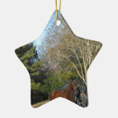 柵に馬の茶色を付ける セラミックオーナメント (左)