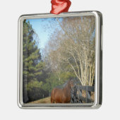 柵に馬の茶色を付ける メタルオーナメント (左)