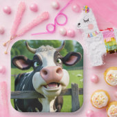 柵の上を覗く漫画の牛 ペーパープレート (パーティー)