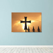 柵の鉄製の十字架 キャンバスプリント (インサイチュ (ウッドフロア))