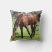 栗毛の馬の緑の一突き クッション (裏面)