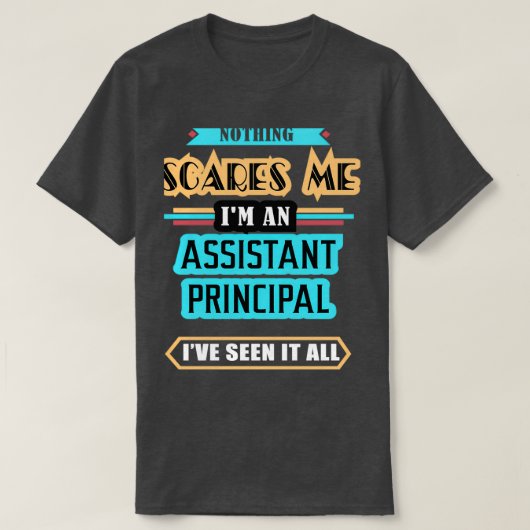 校長の助手は何も怖くない Tシャツ (デザイン正面)