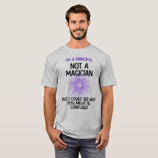 校長パーソナライズされたおもしろい私は魔術師ではない Tシャツ (正面フル)