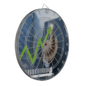 株価タッチスクリーンコンセプトを示す人 ダーツボード (正面左)