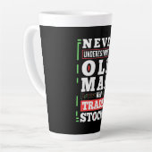 株式を取引する老人の投資家としての力 カフェラテマグ (左アングル)