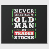 株式を取引する老人の投資家としての力 ラッピングペーパー (フラット)